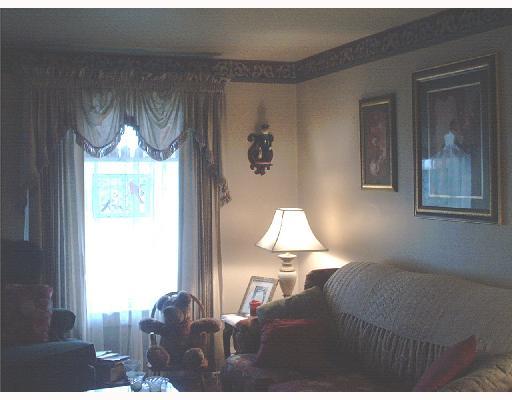 5447 Pittsburgh Road Barkeyville, PA 16038 - Photo 3 of 7 Living Room.