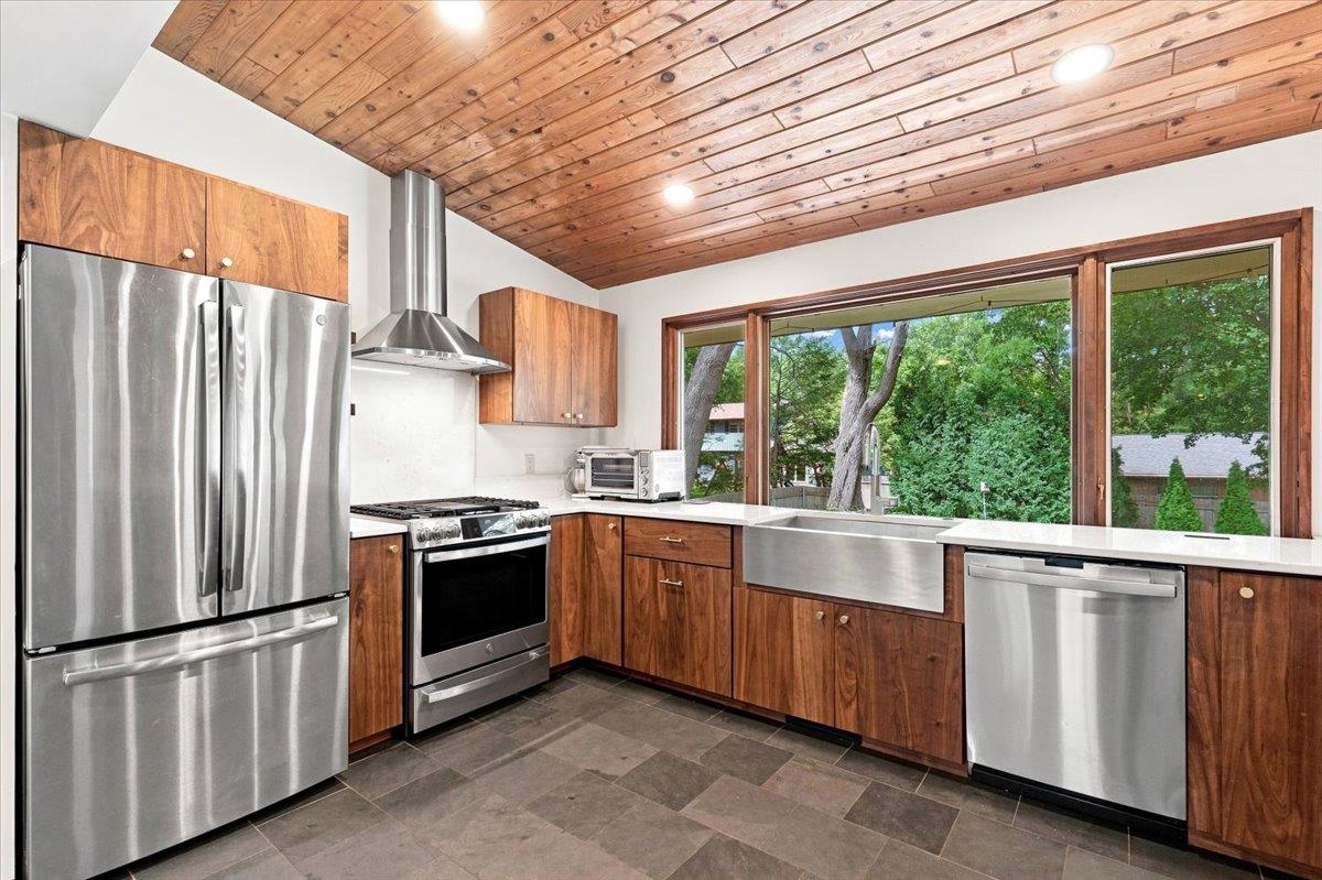 6402 Inner Drive Madison, WI 53705 - Photo 8 of 41 Gallery Image 8