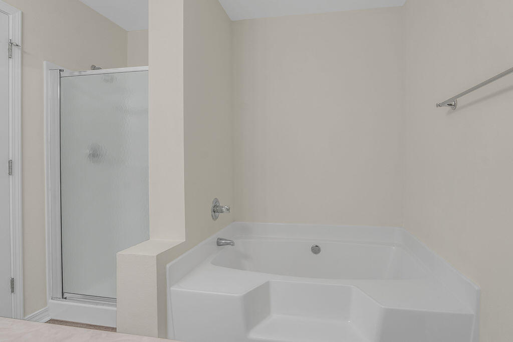 4641 Sunsail Circle Destin, FL 32541 - Photo 18 of 28 a bathroom with a bathtub