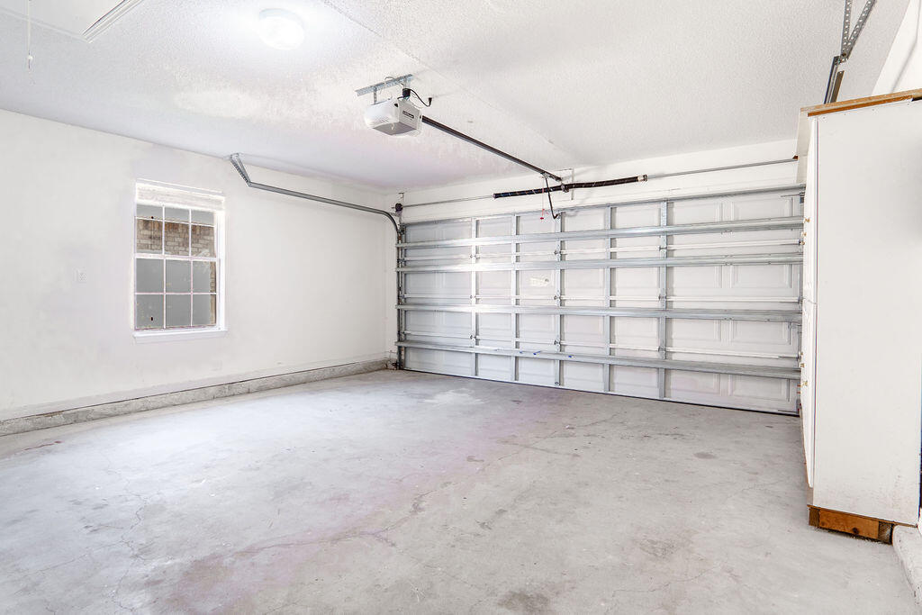 4641 Sunsail Circle Destin, FL 32541 - Photo 26 of 28 an empty room with cabinet and mirrors