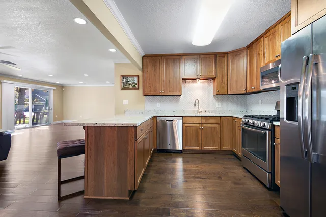 $400,000 | 1305 Oaktree Lane, Kankakee, IL 60901