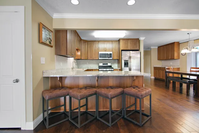 $400,000 | 1305 Oaktree Lane, Kankakee, IL 60901