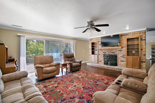 $400,000 | 1305 Oaktree Lane, Kankakee, IL 60901