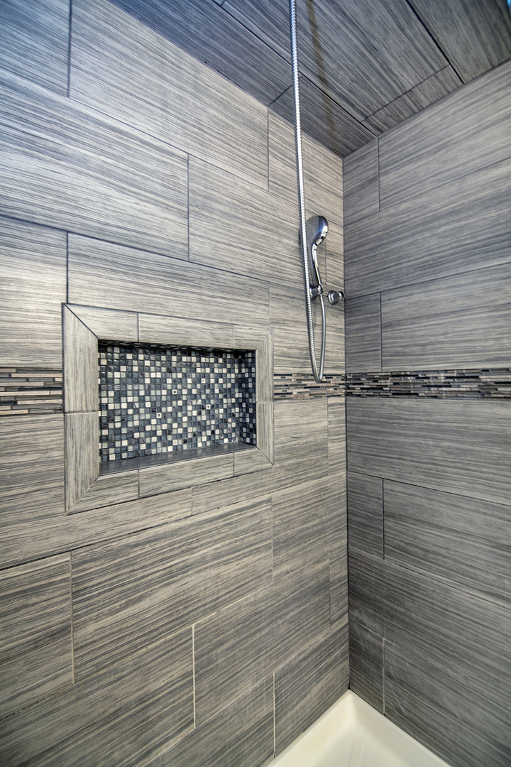 1305 Oaktree Lane Kankakee, IL 60901 - Photo 25 of 47 a bathroom with a shower