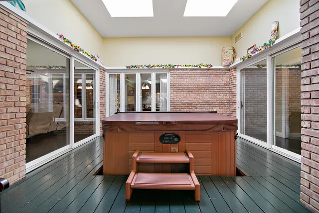 $400,000 | 1305 Oaktree Lane, Kankakee, IL 60901