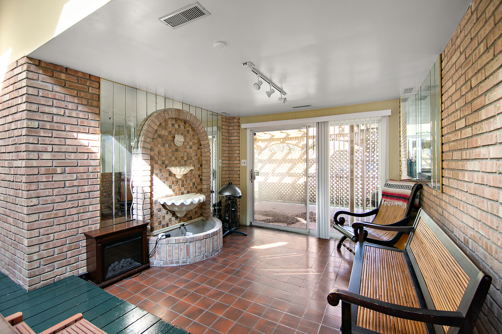 1305 Oaktree Lane Kankakee, IL 60901 - Photo 33 of 47 a living room with furniture and wooden floor