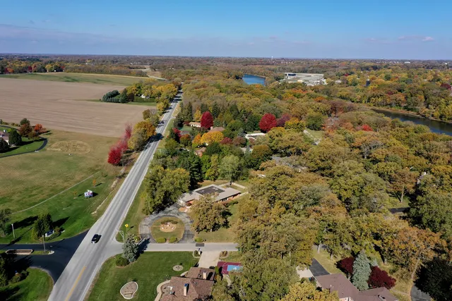 $400,000 | 1305 Oaktree Lane, Kankakee, IL 60901