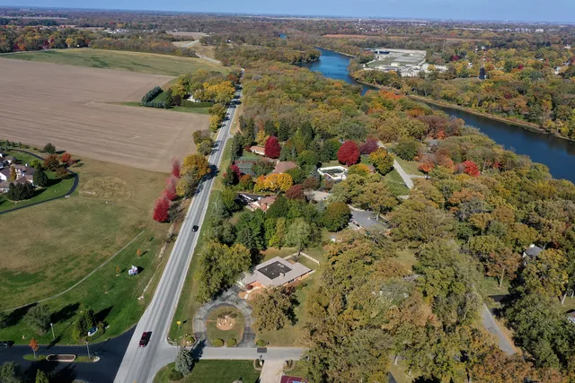 $400,000 | 1305 Oaktree Lane, Kankakee, IL 60901