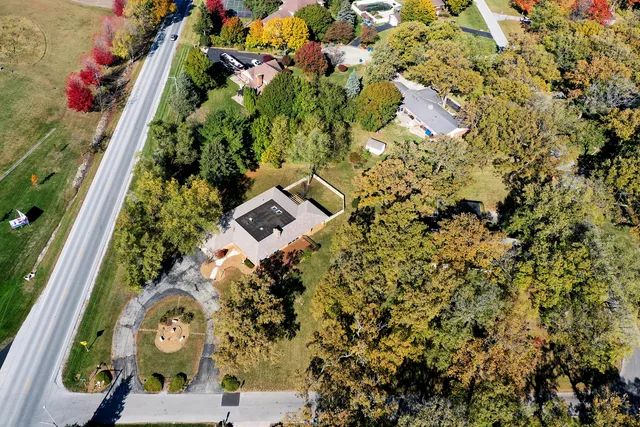 $400,000 | 1305 Oaktree Lane, Kankakee, IL 60901