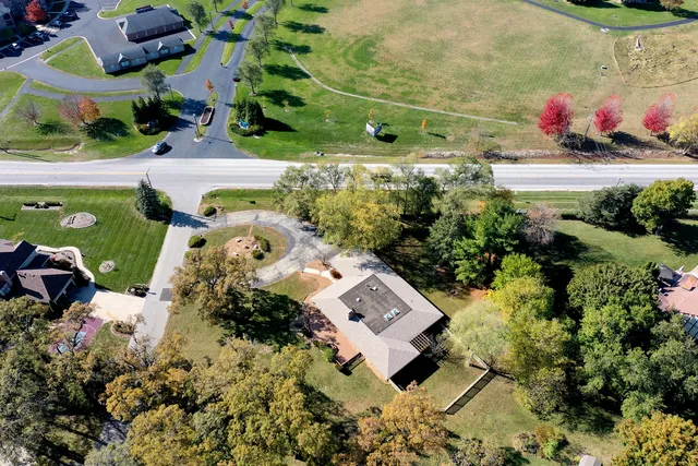 $400,000 | 1305 Oaktree Lane, Kankakee, IL 60901