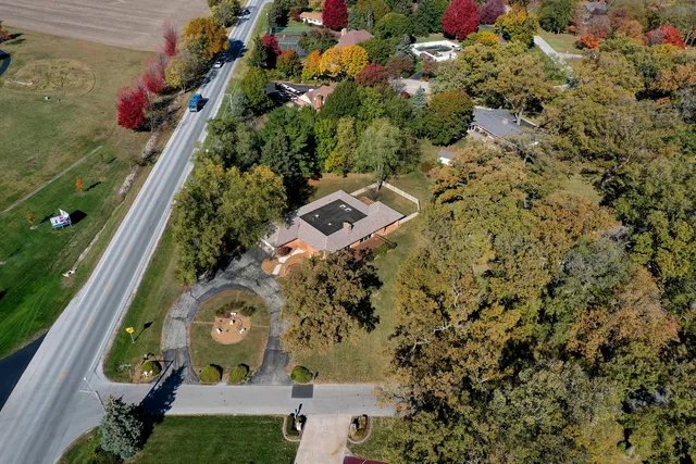 $400,000 | 1305 Oaktree Lane, Kankakee, IL 60901