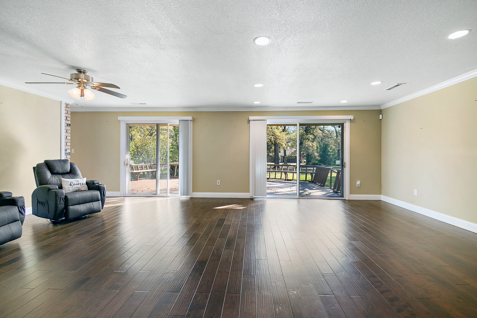 1305 Oaktree Lane Kankakee, IL 60901 - Photo 10 of 47 a living room with furniture and a large window
