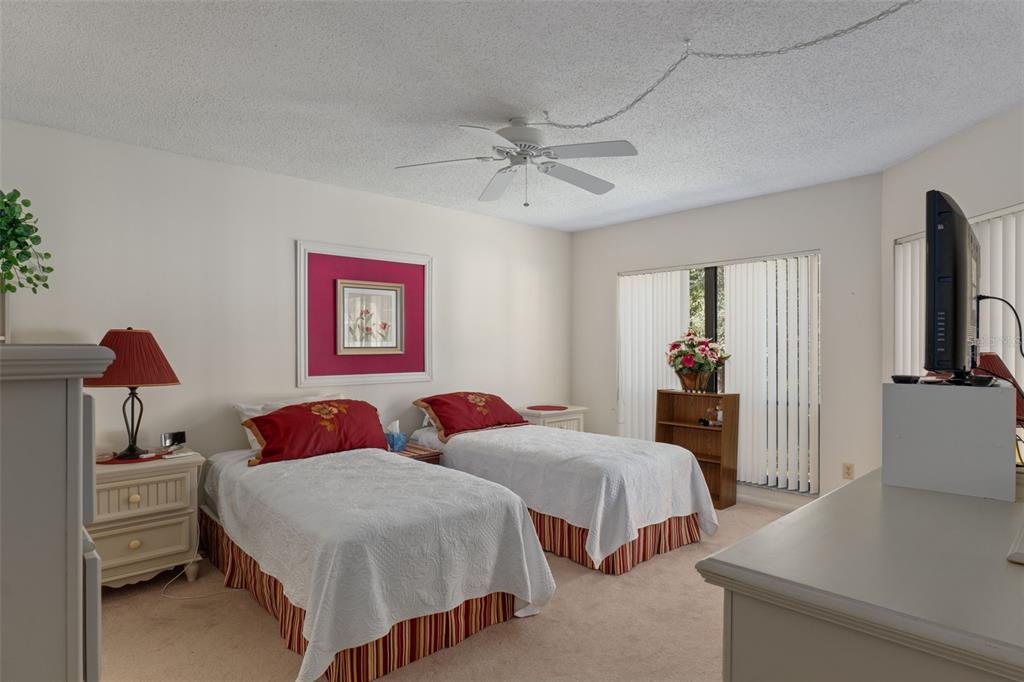 1 Cypress Run, Unit 14B Homosassa, FL 34446 - Photo 24 of 73 a bedroom with two beds and a chandelier