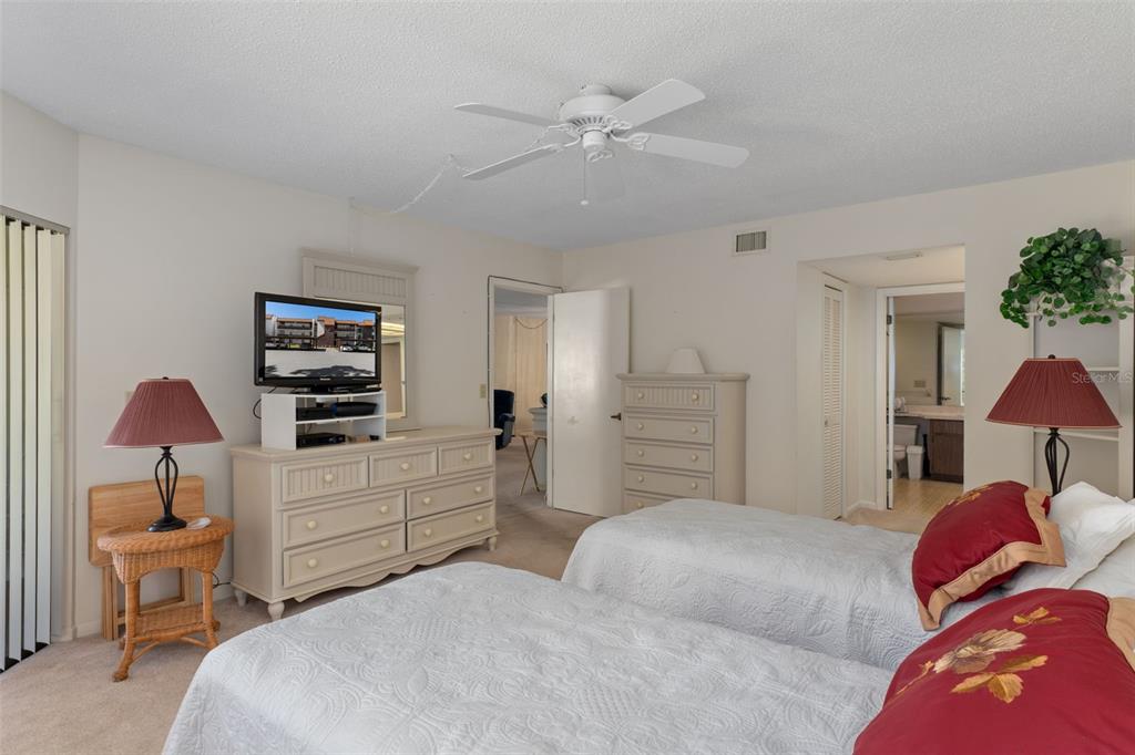 1 Cypress Run, Unit 14B Homosassa, FL 34446 - Photo 26 of 73 a bedroom with a bed and a chandelier