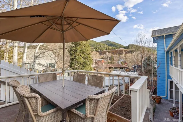 a picture of city view