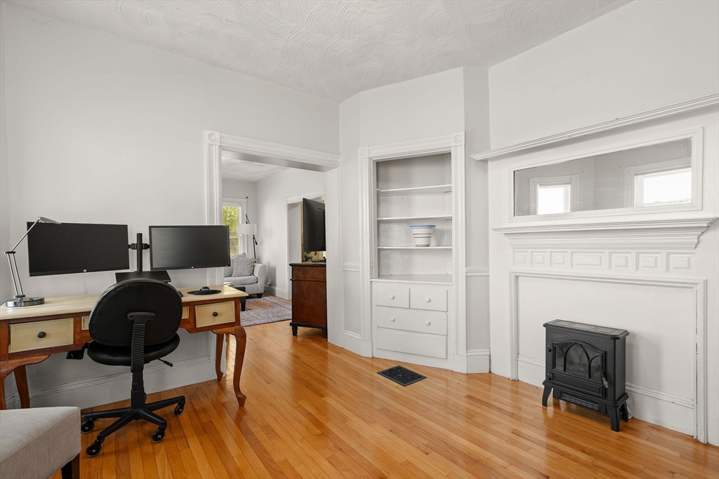 17 Windermere Road Boston, MA 02125 - Photo 8 of 38