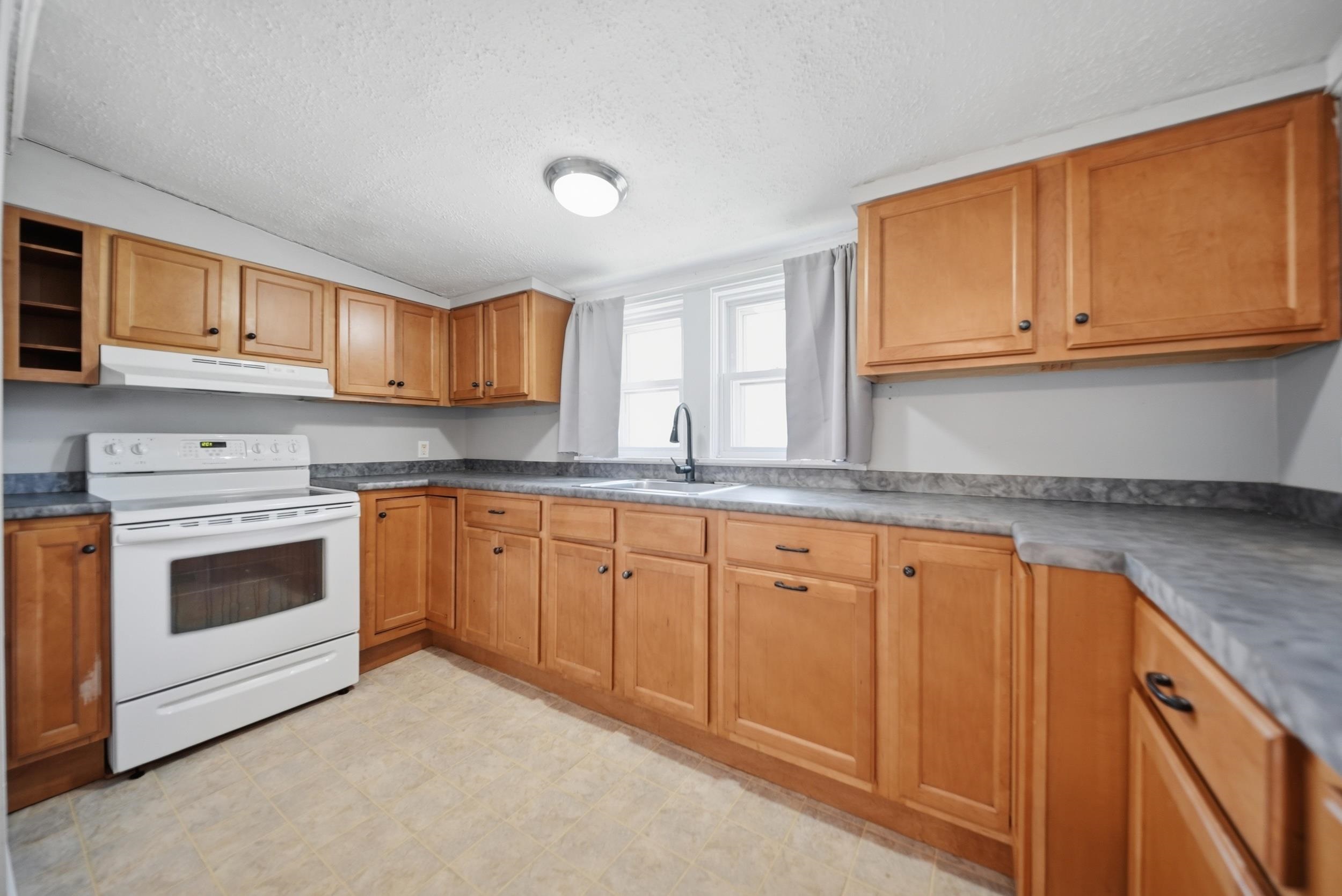 58 Cottage Avenue Manchester, NH 03103 - Photo 5 of 31