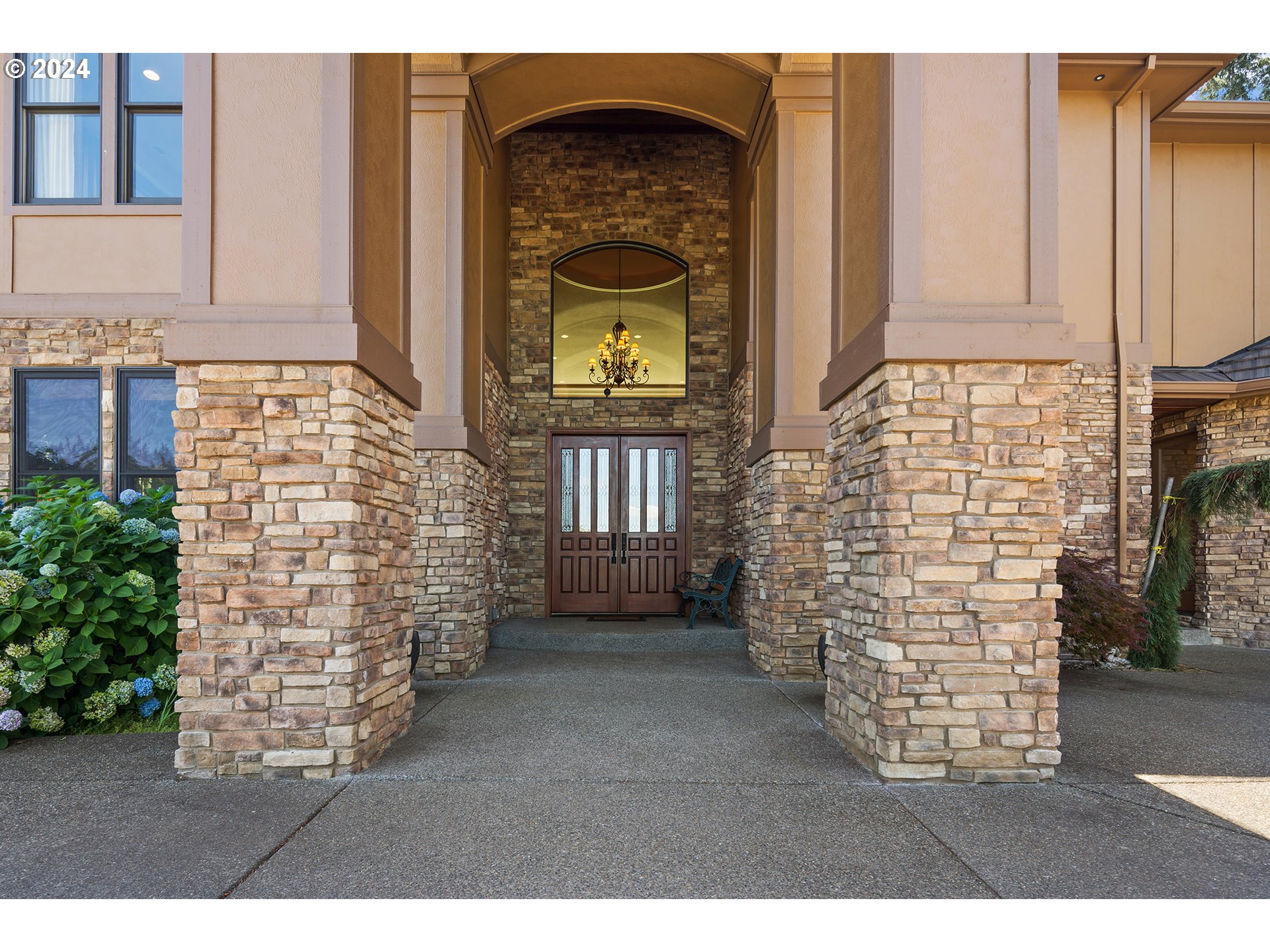 5624 Southwest Meridian Way Tualatin, OR 97062 - Photo 2 of 48 Gallery Image 2