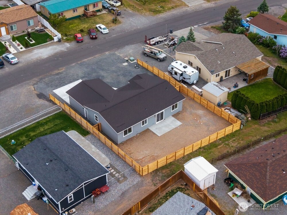 334 Spring Circle Mattawa, WA 99349 - Photo 30 of 40 an aerial view of a house with a garden