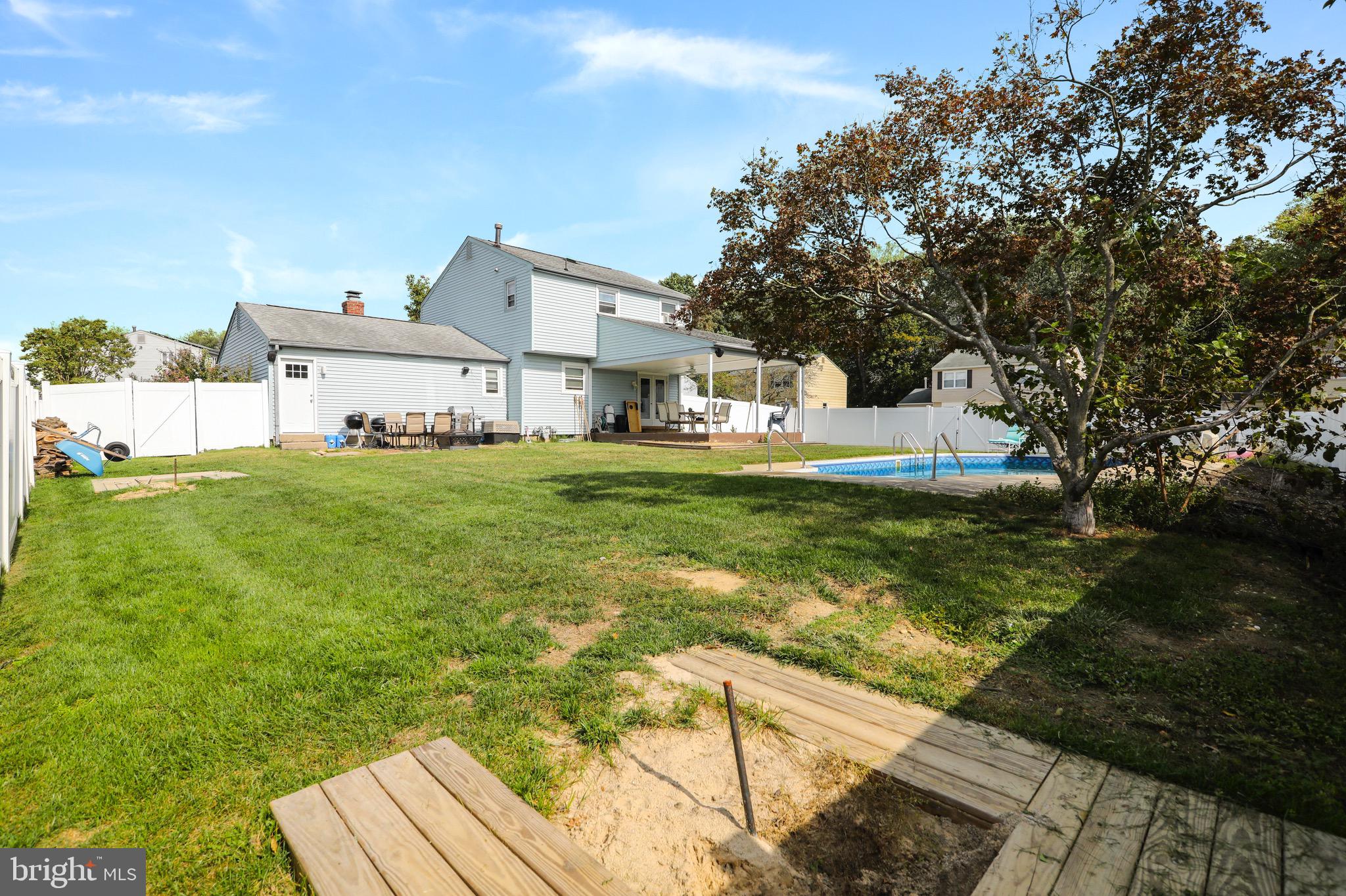 19 Ticonderoga Road Clementon, NJ 08021 - Photo 5 of 31 side yard