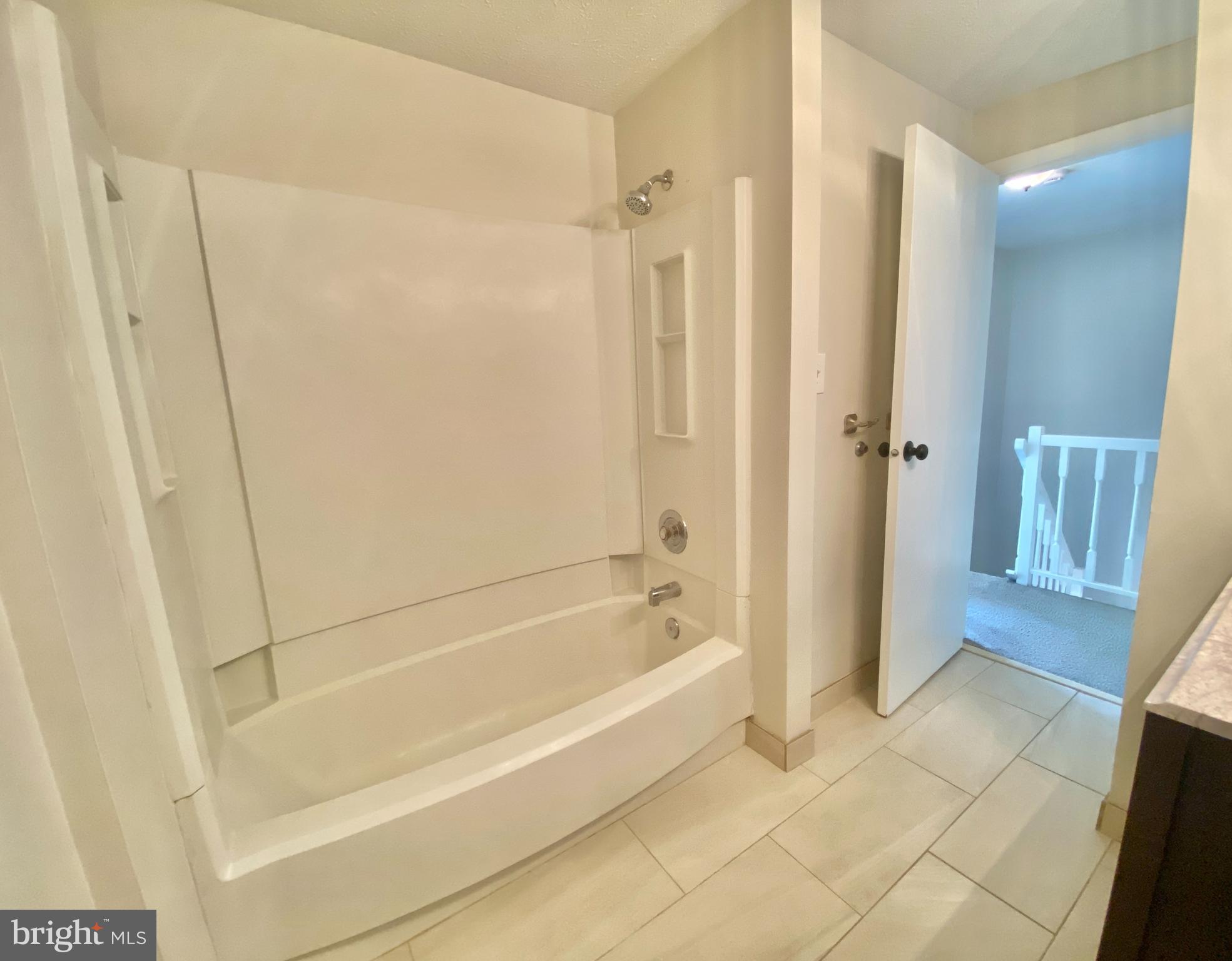 6212 Hillside Road Springfield, VA 22152 - Photo 17 of 36 Combination shower and tub