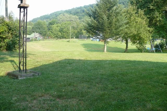 224 Lowell Road Pence Springs, WV 24962 - Photo 3 of 29 Yard