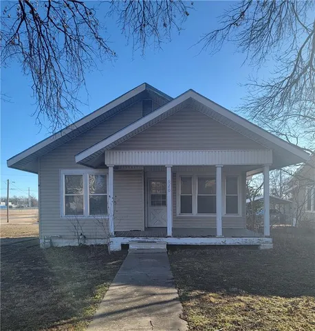 $16,000 | 920 North 8th Street, Neodesha, KS 66757