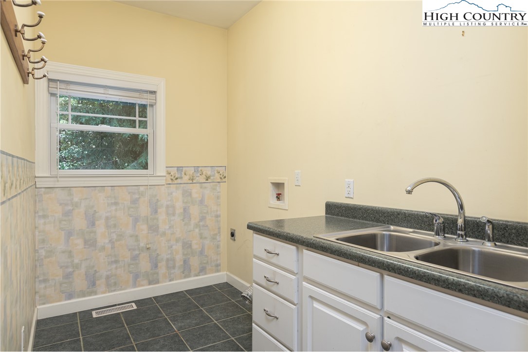 124 Meadow View Road Glade Valley, NC 28627 - Photo 18 of 26 Gallery Image 18