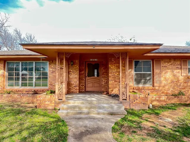 $224,500 | 812 South Ash Street, Archer City, TX 76351