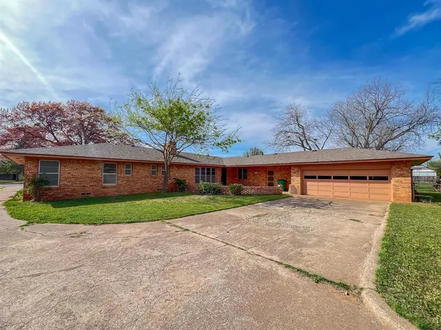 $224,500 | 812 South Ash Street, Archer City, TX 76351