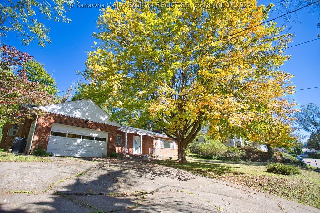 166 Dutch Road Charleston, WV 25302 - Photo 2 of 24 Gallery Image 2