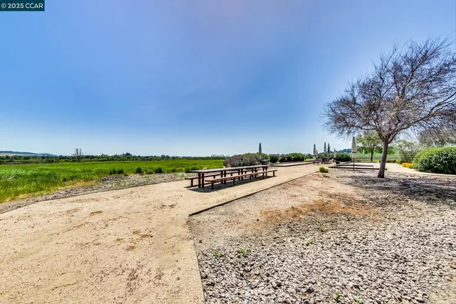 $1,175,000 | 19 South Newport Drive, Napa, CA 94559