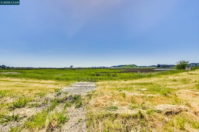 $1,300,000 | 19 South Newport Drive, Napa, CA 94559
