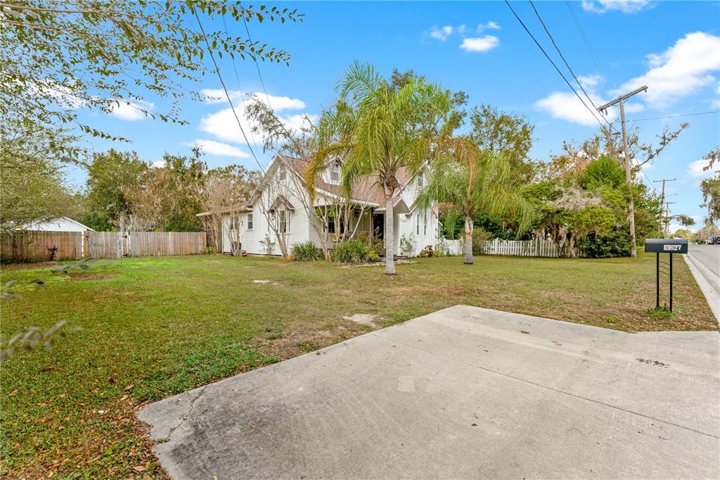 13627 13th Street Dade City, FL 33525 - Photo 11 of 54