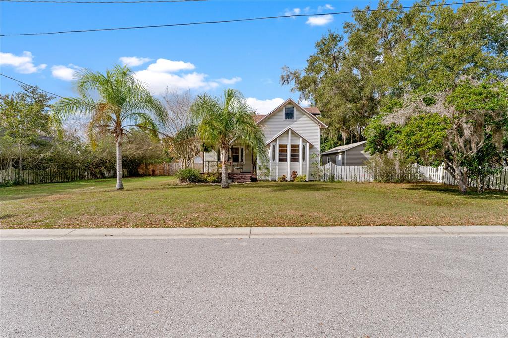 13627 13th Street Dade City, FL 33525 - Photo 7 of 54