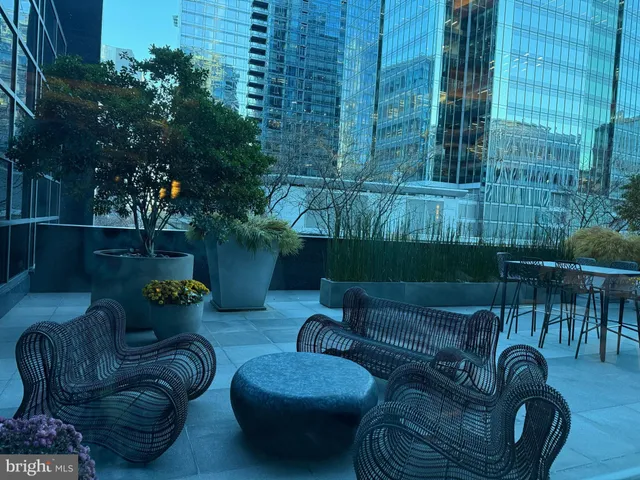 $4,500 | 1881 North Nash Street, Unit 1806, Arlington, VA 22209