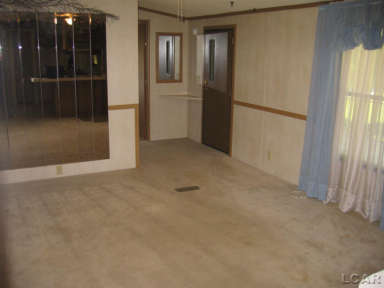 4702 Etter Road Adrian, MI 49221 - Photo 9 of 14 31253969-8.JPG