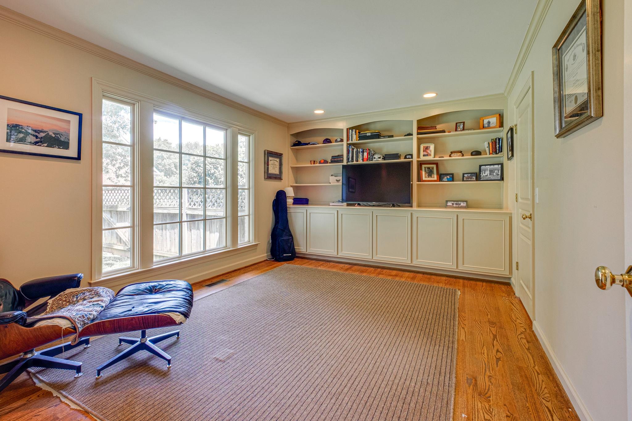 129 Cheek Road Nashville, TN 37205 - Photo 24 of 30 a workspace with furniture and window