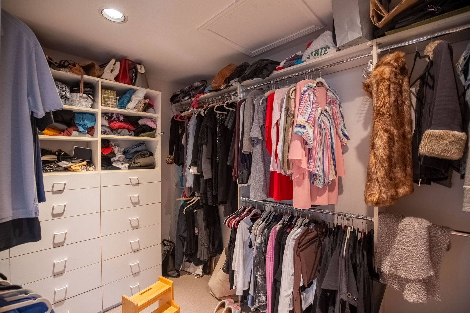1800 Clover Road Northbrook, IL 60062 - Photo 37 of 71 a view of walk in closet with clothes and shoes