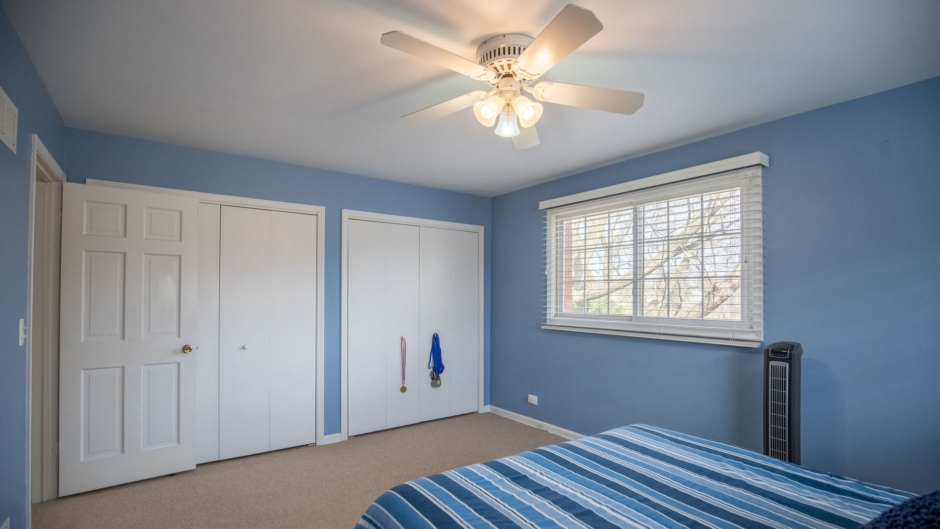1800 Clover Road Northbrook, IL 60062 - Photo 46 of 71 a view of an empty room with a window