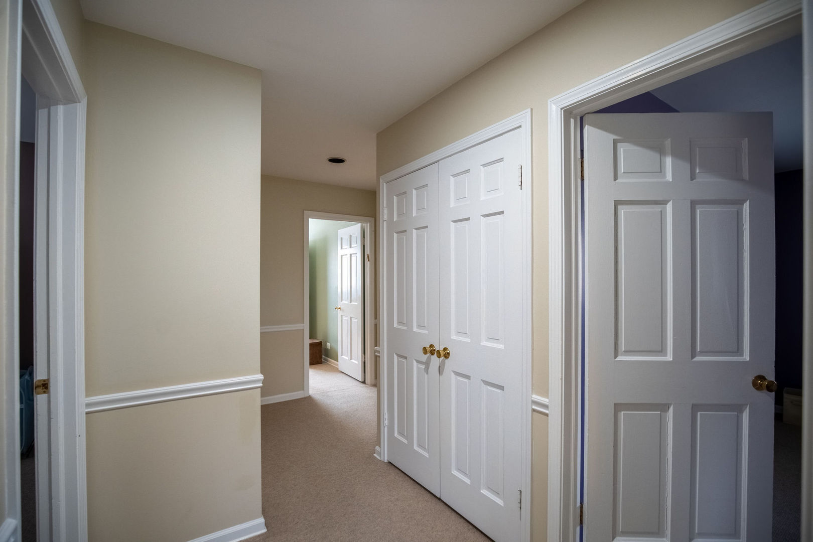1800 Clover Road Northbrook, IL 60062 - Photo 48 of 71 a view of a hallway with wooden floor