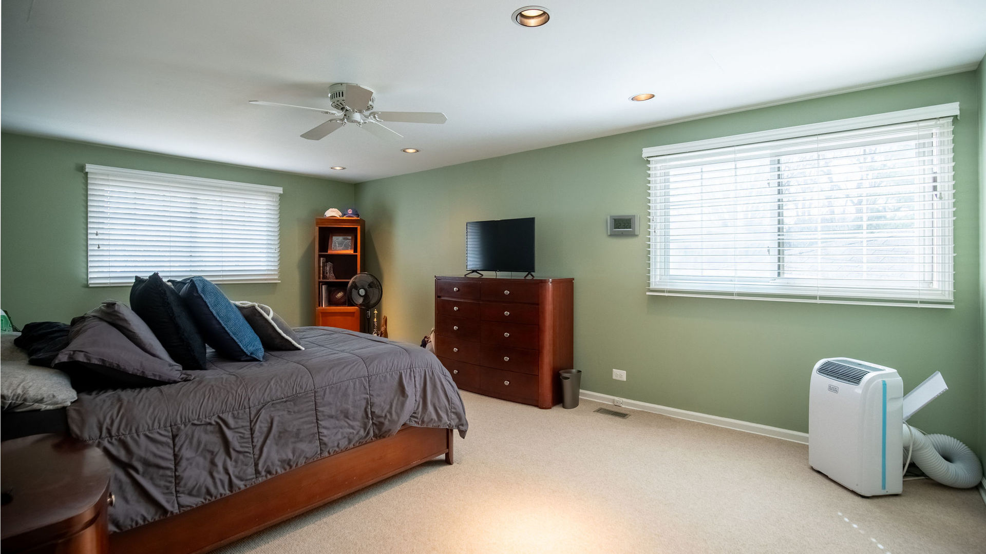 1800 Clover Road Northbrook, IL 60062 - Photo 55 of 71 a bedroom with a bed and a television