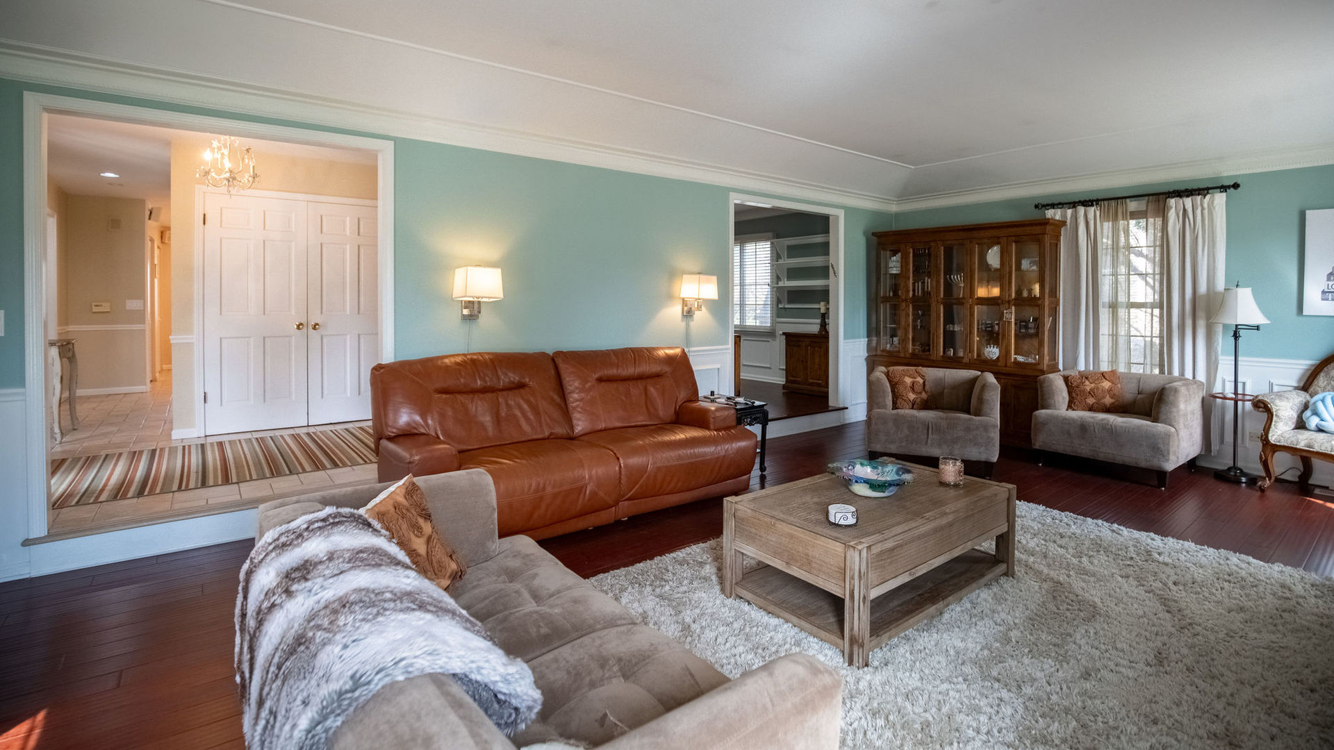 1800 Clover Road Northbrook, IL 60062 - Photo 9 of 71 a living room with furniture and a large window
