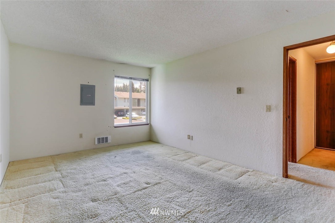 14401 Southeast Petrovitsky Road, Unit F203 Renton, WA 98058 - Photo 9 of 16 an empty room with windows