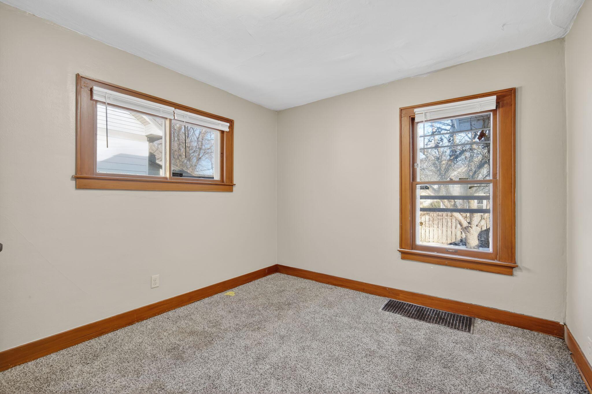 2840 North 58th Street Milwaukee, WI 53210 - Photo 9 of 36 13_2840_N_58th_St_Milwaukee_WI_53210-Liv