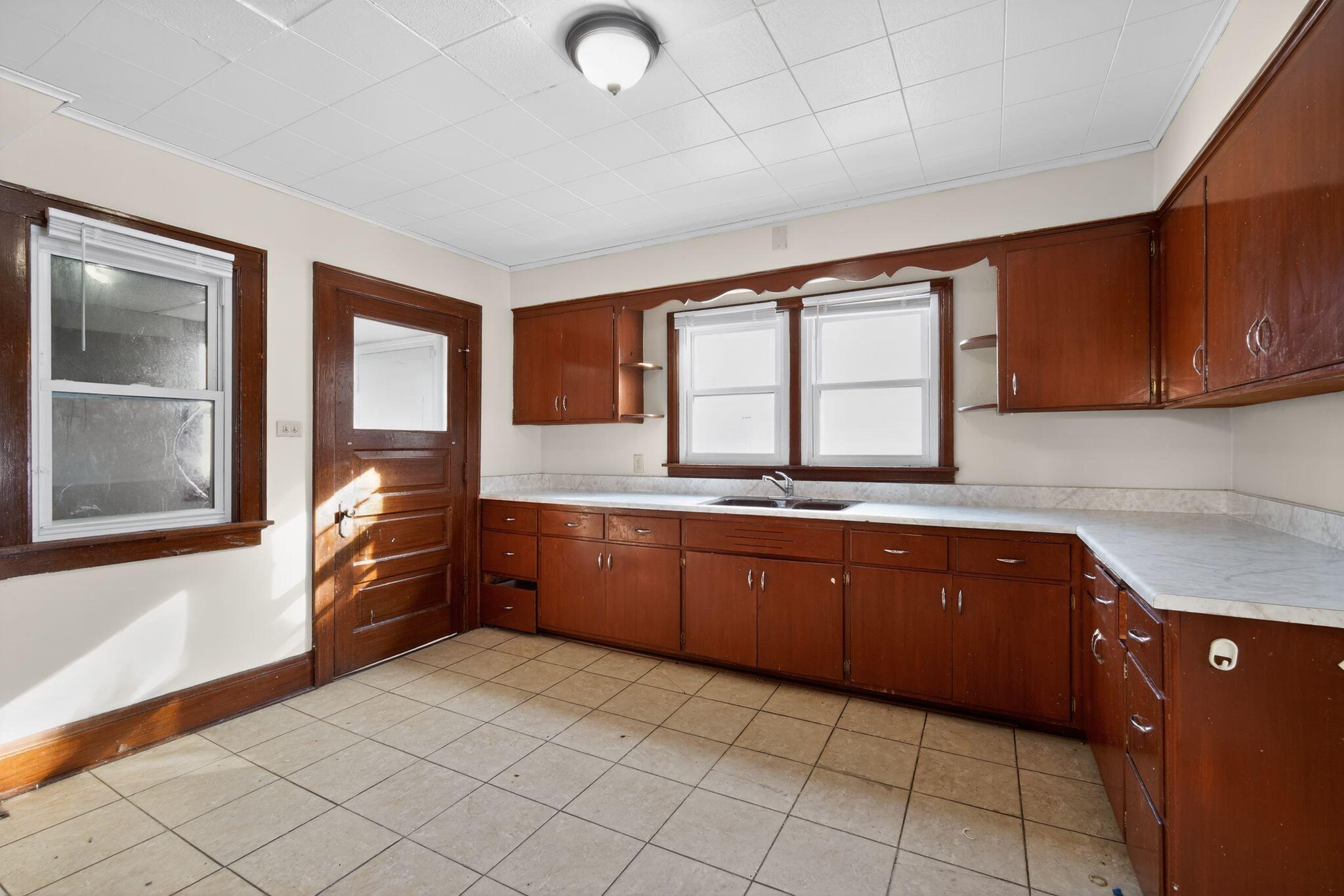 2840 North 58th Street Milwaukee, WI 53210 - Photo 11 of 36 15_2840_N_58th_St_Milwaukee_WI_53210-Kit