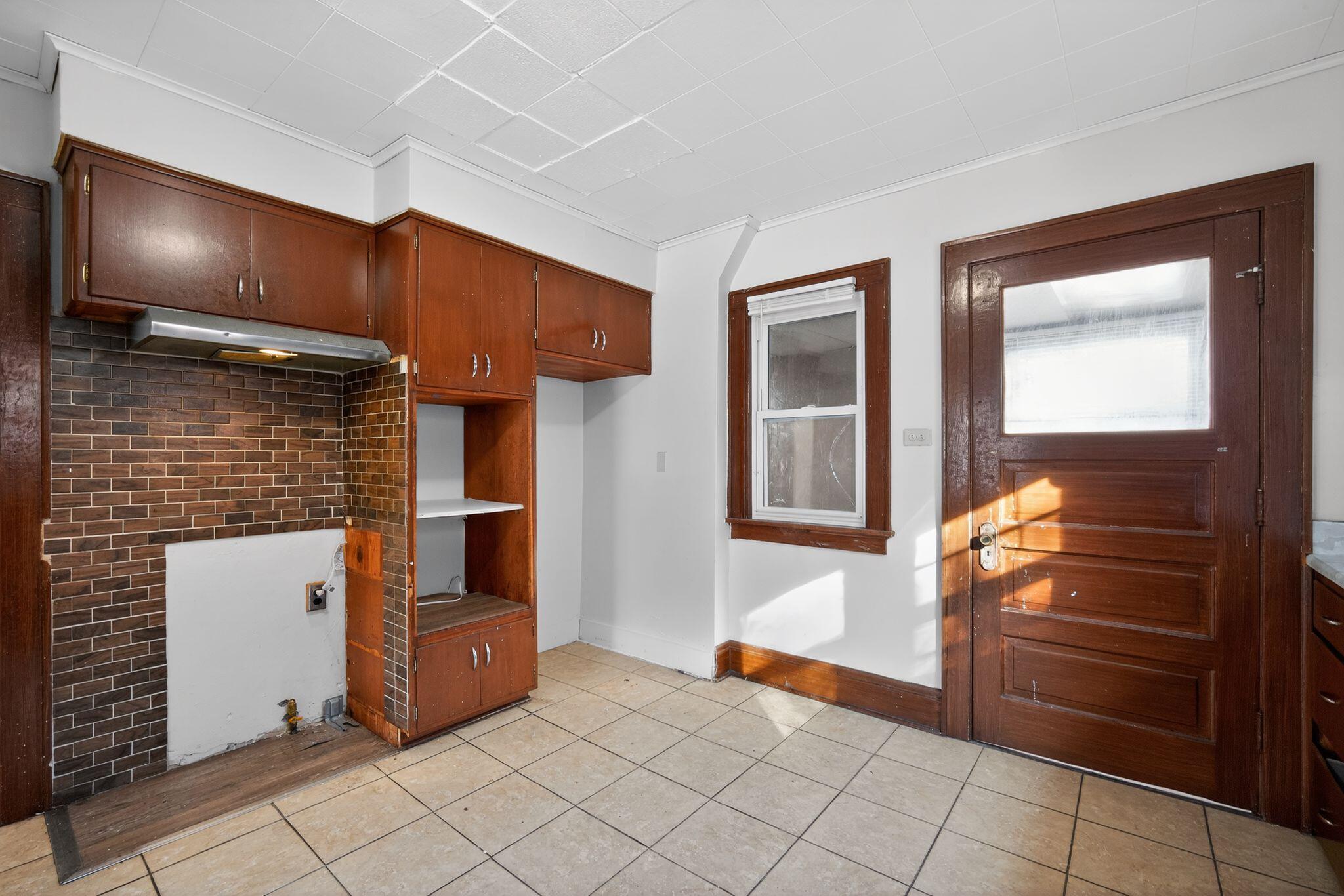 2840 North 58th Street Milwaukee, WI 53210 - Photo 12 of 36 16_2840_N_58th_St_Milwaukee_WI_53210-Kit