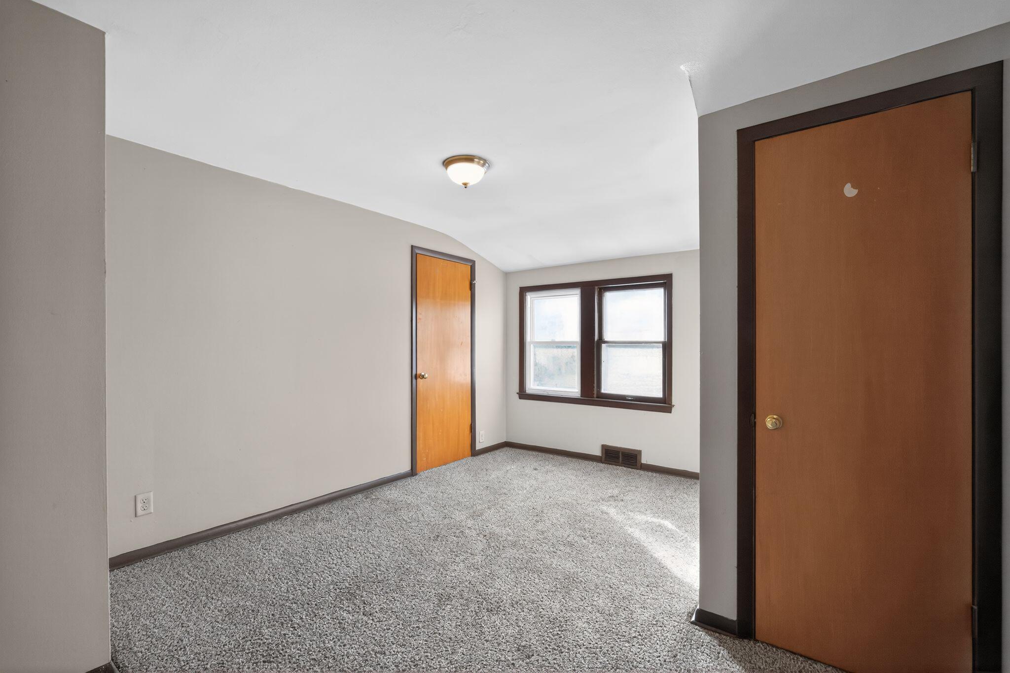 2840 North 58th Street Milwaukee, WI 53210 - Photo 16 of 36 20_2840_N_58th_St_Milwaukee_WI_53210-Bed