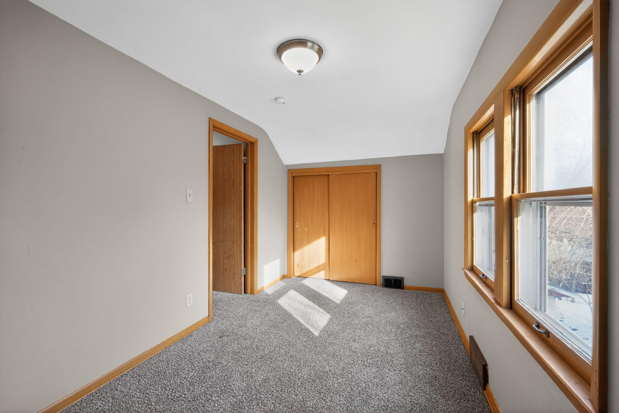 2840 North 58th Street Milwaukee, WI 53210 - Photo 17 of 36 21_2840_N_58th_St_Milwaukee_WI_53210-Bed