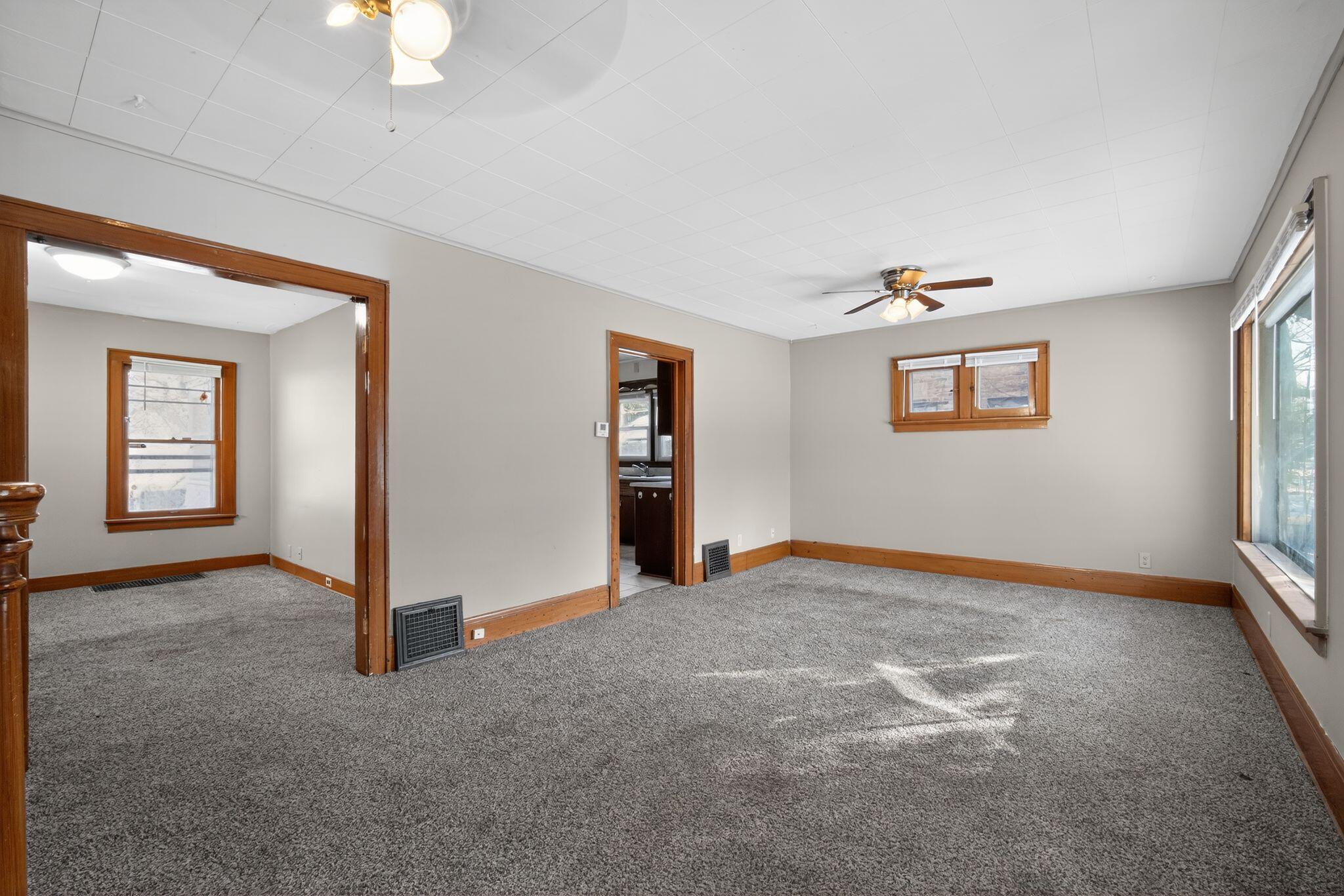 2840 North 58th Street Milwaukee, WI 53210 - Photo 2 of 36 06_2840_N_58th_St_Milwaukee_WI_53210-Liv